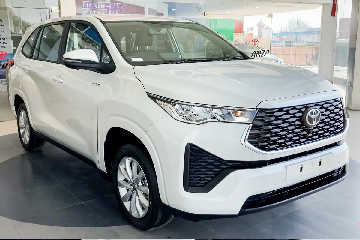 Toyota Innova Hycross